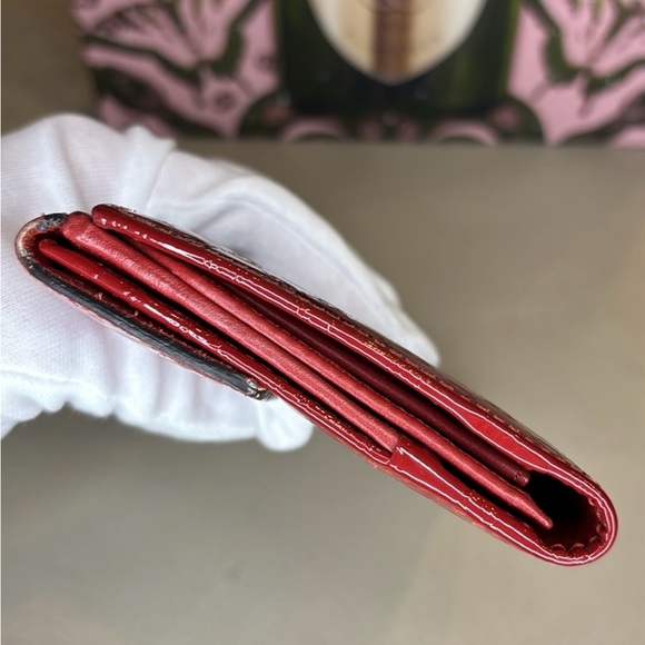 GUCCI | Micro GG Heart Patent Leather Continental Wallet in Red - Picture 3 of 10